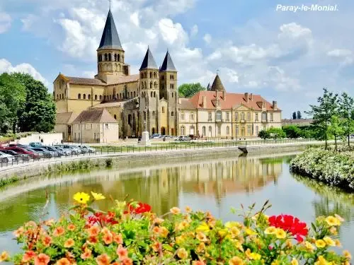 Quelle: https://www.france-voyage.com/frankreich-stadte/paray-le-monial-28573.htm